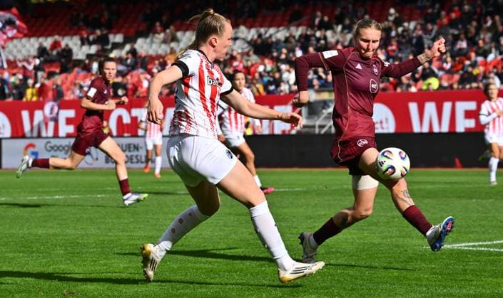 17 10 2025 Soccer season 2025 2026 1 Google Pixel Women Bundesliga 07 Matchday 1 FC Nuremberg FCN Club Clubfrauen SC Freiburg Sportfoto Zink xwoxzix Luca Birkholz 23 , SC Freiburg scores goal goal shot to 2 1 against Oliwia Wos 15, 1 FC Nuremberg FCN