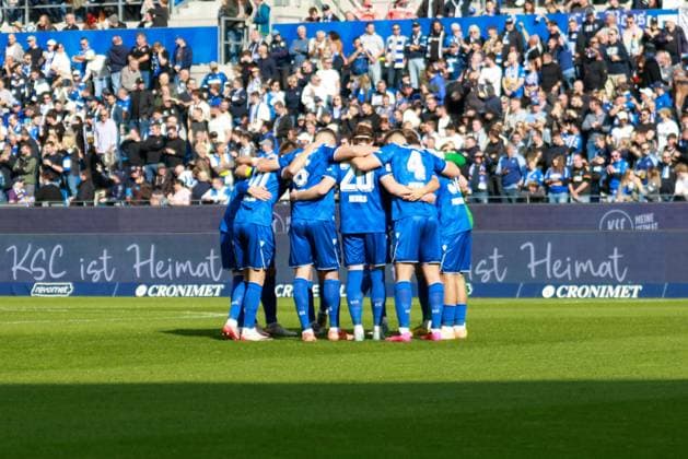 18 10 2025, xhettx, Soccer 2 Bundesliga, Karlsruher SC 1 FC Kaiserslautern v l KSC vows to DFL DFB REGULATIONS PROHIBIT ANY USE OF PHOTOGRAPHS as IMAGE SEQUENCES and or QUASI VIDEO Karlsruhe