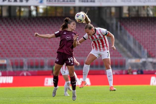 Sanja Homann 1 FC Nürnberg, 19 in duel with Lisa Karl SC Freiburg, 02 , Germany, Soccer, GooglePixel Women Bundesliga, 7 Matchday, 2025 2026, 1 FC Nürnberg vs SC Freiburg, 18 10 2025, Max Morlock Stadion, Nürnberg, Germany DFB REGULATIONS PROHIBIT ANY USE OF PHOTOGRAPHS AS IMAGE SEQUENCES AND OR QUASI VIDEO Nürnberg Max Morlock Stadion Bayern Germany Copyright: xArnexAmbergx