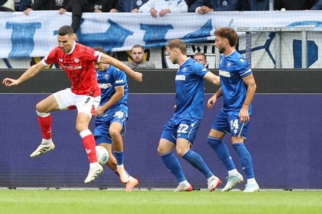 18 10 2025, xrekx, Fußball 2 Bundesliga, Karlsruher SC 1 FC Kaiserslautern v l Goal shot to 0 1 by Ivan Prtajin 1 FC Kaiserslautern DFL DFB REGULATIONS PROHIBIT ANY USE OF PHOTOGRAPHS as IMAGE SEQUENCES and or QUASI VIDEO Karlsruhe