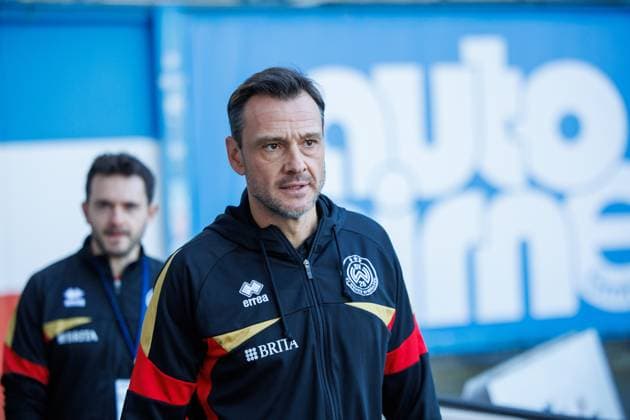 Coach Nil Döring SVW GER, FC Hansa Rostock vs SV Wehen Wiesbaden, Football, Men, 3 Liga, Matchday 11, Season 2025 2026,18 10 2025 Rostock Ostseestadion Mecklenburg Vorpommern Germany