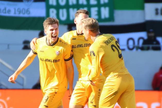 18 10 2025, xgrfx, Fussball 2 Bundesliga, Preußen Münster Dynamo Dresden v l Tor, Alexander Rossipal Dynamo Dresden DFL DFB REGULATIONS PROHIBIT ANY USE OF PHOTOGRAPHS as IMAGE SEQUENCES and or QUASI VIDEO Münster
