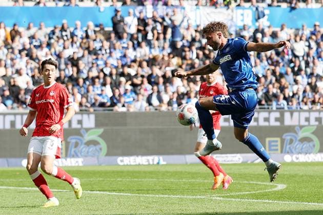 18 10 2025, xrekx, Soccer 2 Bundesliga, Karlsruher SC 1 FC Kaiserslautern v l Fabian Schleusener Karlsruher SC DFL DFB REGULATIONS PROHIBIT ANY USE OF PHOTOGRAPHS as IMAGE SEQUENCES and or QUASI VIDEO Karlsruhe