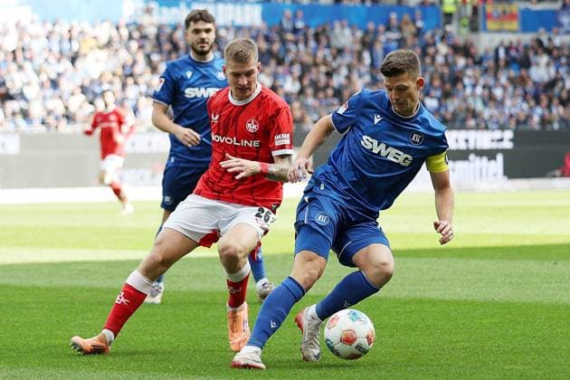18 10 2025, xrekx, Fußball 2 Bundesliga, Karlsruher SC 1 FC Kaiserslautern v l Paul Joly 1 FC Kaiserslautern Marvin Wanitzek Karlsruher SC Zweikampf, Aktion, action, battle for the ball DFL DFB REGULATIONS PROHIBIT ANY USE OF PHOTOGRAPHS as IMAGE SEQUENCES and or QUASI VIDEO Karlsruhe