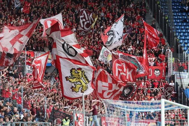 18 10 2025, xrekx, Soccer 2 Bundesliga, Karlsruher SC 1 FC Kaiserslautern v l FCK Fans ,Atmosphere, Scarves, Shirt, Flag, Banner, Ultras, Spectators, Visitors, Choreo, Choreography, atmosphere, spectators, Visitors DFL DFB REGULATIONS PROHIBIT ANY USE OF PHOTOGRAPHS as IMAGE SEQUENCES and or QUASI VIDEO Karlsruhe