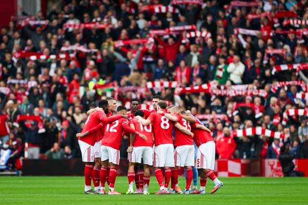 Nottingham Forest v Chelsea, Premier League Forest huddle during the Nottingham Forest v Chelsea Premier League match at the City Ground, West Bridgford, England on 18 October 2025 Credit: Phil Duncan Every Second Media Editorial use only. All images are copyright Every Second Media Limited. No images may be reproduced without prior permission. All rights reserved. Premier League and Football League images are subject to licensing agreements with Football DataCo Limited. see https: www.football-dataco.com Copyright: xIMAGO EveryxSecondxMediax ESM-1623-0009 PhilxDuncanx xEveryxSecondxMediax