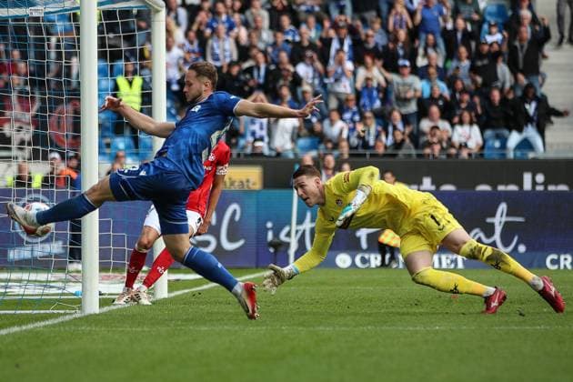 , Karlsruher SC vs 1 FC Kaiserslautern, 2 Bundesliga, Matchday 9, 2025 2026, 18 10 2025, DFL REGULATES PROHIBIT ANY USE OF PHOTOGRAPHS AS IMAGE SEQUENCES AND OR QUASI VIDEO, Karlsruher SC vs 1 FC Kaiserslautern, 2 Bundesliga, Matchday 9, 2025 2026, 18 10 2025 Karlsruhe Copyright: xEibner-Pressefoto JanxPrihodax EP_JPA