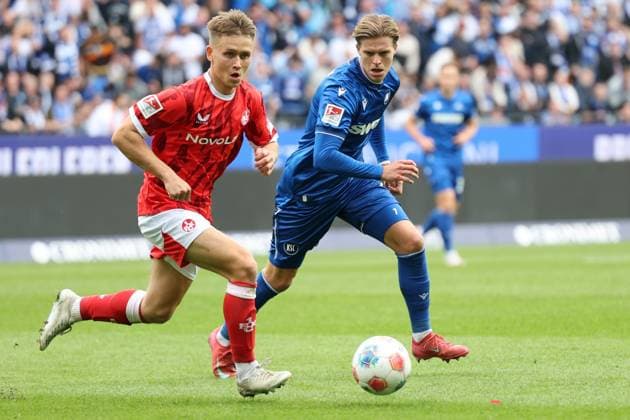 18 10 2025, xrekx, Soccer 2 Bundesliga, Karlsruher SC 1 FC Kaiserslautern v l Naatan Skyttä Skyttae 1 FC Kaiserslautern Dzenis Burnic Karlsruher SC DFL DFB REGULATIONS PROHIBIT ANY USE OF PHOTOGRAPHS as IMAGE SEQUENCES and or QUASI VIDEO Karlsruhe