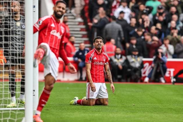 Premier League Nottingham Forest v Chelsea Morgan Gibbs-White of Nottingham Forest reacts after a missed shot on goal during the Premier League match Nottingham Forest vs Chelsea at City Ground, Nottingham, United Kingdom, 18th October 2025 (Photo by Alfie Cosgrove News Images) Nottingham City Ground Nottinghamshire United Kingdom Copyright: xAlfiexCosgrove NewsxImagesx