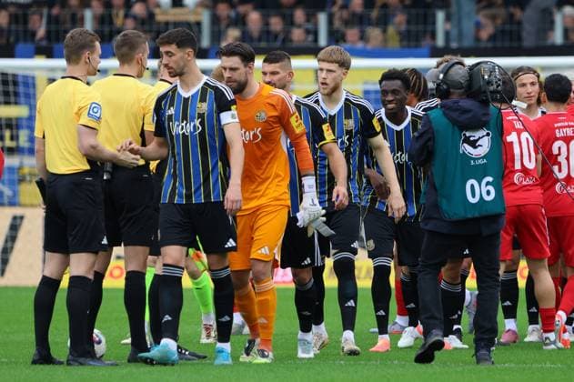 18 10 2025, Football, Men, 3 League, Season 2025 2026, 1 FC Saarbruecken SC Verl, Sven Sonnenberg 1 FC Saarbruecken , Phillip Menzel 1 FC Saarbruecken , Kai Bruenker 1 FC Saarbruecken , Joel Bichsel 1 FC Saarbruecken , Abdoulaye Kamara 1 FC Saarbruecken Saarbrücken Ludwigsparkstadion Saarland Germany EN Copyright: xSebastianxBachx