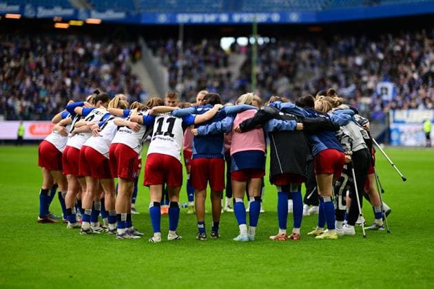 Soccer I Women I Season 2025 2026 I Bundesliga I 7 Matchday I Hamburger SV FC Carl Zeiss Jena I 18 10 2025 Hamburger SV Women together Hamburg Volkspark, Volksparkstadion, Stadium, Volkspark Stadion Hamburg Germany Copyright: xLobeca FelixxSchlikisx