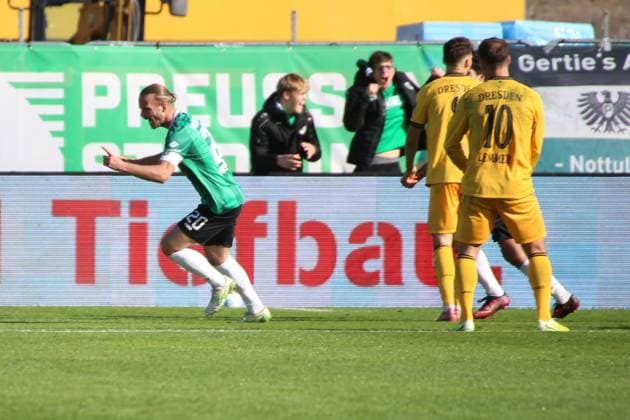 18 10 2025, xgrfx, Fussball 2 Bundesliga, Preußen Münster Dynamo Dresden v l Tor, Jorrit Hendrix Preußen Münster DFL DFB REGULATIONS PROHIBIT ANY USE OF PHOTOGRAPHS as IMAGE SEQUENCES and or QUASI VIDEO Münster