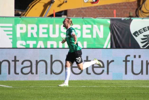 18 10 2025, xgrfx, Fussball 2 Bundesliga, Preußen Münster Dynamo Dresden v l Tor, Jorrit Hendrix Preußen Münster DFL DFB REGULATIONS PROHIBIT ANY USE OF PHOTOGRAPHS as IMAGE SEQUENCES and or QUASI VIDEO Münster