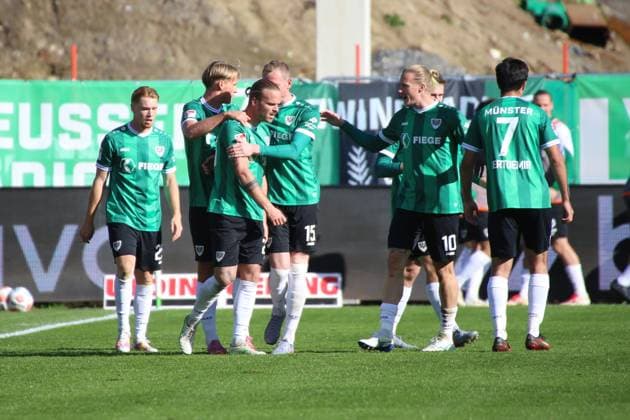 18 10 2025, xgrfx, Fussball 2 Bundesliga, Preußen Münster Dynamo Dresden v l Tor, Jorrit Hendrix Preußen Münster DFL DFB REGULATIONS PROHIBIT ANY USE OF PHOTOGRAPHS as IMAGE SEQUENCES and or QUASI VIDEO Münster