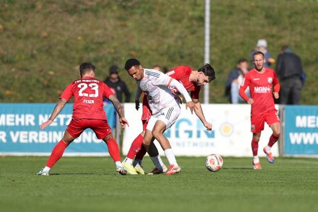 18 10 2025, xjcx, Men, Soccer, Season 2025 2026, Regionalliga Bayern, 14 Matchday TSV Aubstadt FC Bayern Muenchen II Ingo Feser 23, TSV Aubstadt , Vincent Ugo Manuba 11, FC Bayern München II , Severo Sturm 11, TSV Aubstadt Sulzfeld Schulstadion Aubstadt Bayern Germany