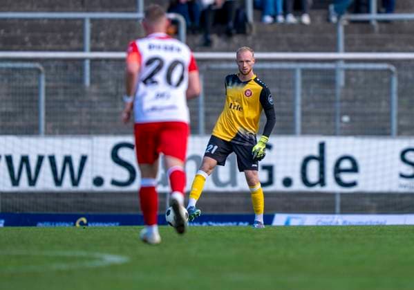 Leon Klußmann Sportfreunde Siegen, 21 Sportfreunde Siegen Rot Weiß Oberhausen 18 10 2025 Soccer, Regionalliga West, Matchday 12, GER, Siegen, Leimbachstadion Copyright: HMBxMedia xMarcoxBader
