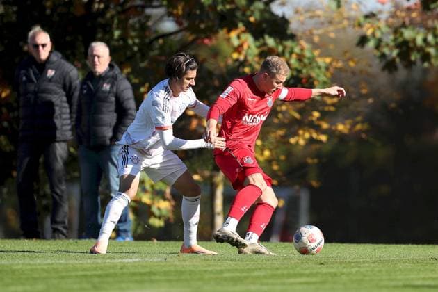 18 10 2025, xjcx, Men, Football, Season 2025 2026, Regionalliga Bayern, 14 Matchday TSV Aubstadt FC Bayern Muenchen II Adin Licina 7, FC Bayern München II and Steffen Behr 16, TSV Aubstadt Sulzfeld Schulstadion Aubstadt Bayern Germany