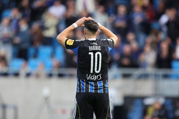 18.10.2025, xpfrx, Fussball 3.Liga, 1.FC Saarbruecken - SC Verl v.l. Torjubel nach dem Tor zum celebrating the goal celebrate 1:1 durch Kasim Rabihic (1.FC Saarbruecken) (DFL DFB REGULATIONS PROHIBIT ANY USE OF PHOTOGRAPHS as IMAGE SEQUENCES and or QUASI-VIDEO) Saarbruecken