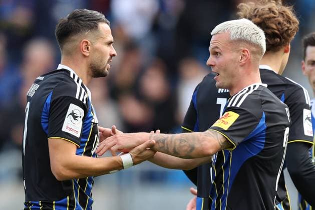 18.10.2025, xpfrx, Fussball 3.Liga, 1.FC Saarbruecken - SC Verl v.l. Torjubel nach dem Tor zum celebrating the goal celebrate 1:1 durch Kasim Rabihic (1.FC Saarbruecken) (DFL DFB REGULATIONS PROHIBIT ANY USE OF PHOTOGRAPHS as IMAGE SEQUENCES and or QUASI-VIDEO) Saarbruecken