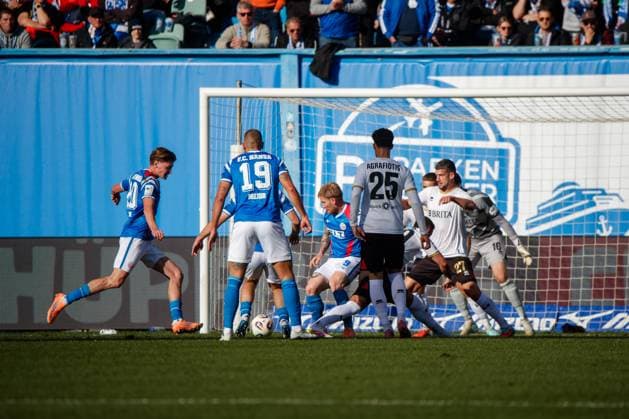 left Ryan Naderi Rostock scores and celebrates his goal for 1 0 GER, FC Hansa Rostock vs SV Wehen Wiesbaden, Soccer, Men, 3 League, Matchday 11, Season 2025 2026,18 10 2025 Rostock Ostseestadion Mecklenburg Vorpommern Germany
