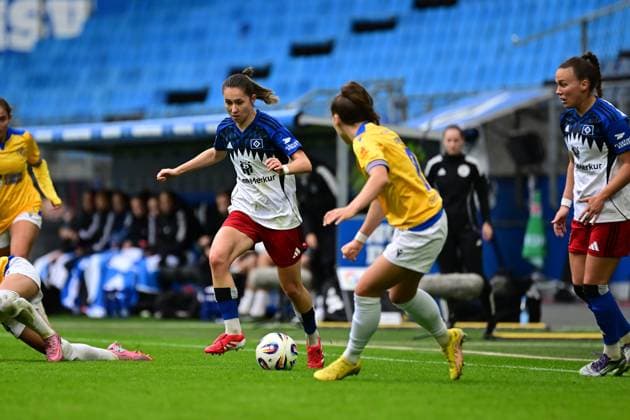 Soccer I Women I Season 2025 2026 I Bundesliga I 7 Matchday I Hamburger SV FC Carl Zeiss Jena I 18 10 2025 Maria Mikolajova 27, Hamburger SV Felicia Sophie Sträßer 8, FC Carl Zeiss Jena Hamburg Volkspark, Volksparkstadion, Stadium, Volkspark Stadion Hamburg Germany Copyright: xLobeca FelixxSchlikisx
