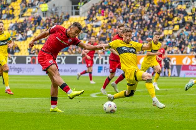 Aachen, Germany October 18, 2025 3 Liga 2025 2026 Alemannia Aachen vs FC Ingolstadt 04 In the picture from left in a duel Marcel Costly FCI and Felix Meyer Aachen DFB regulations prohibit any use of photographs as image sequences and or quasi video Tivoli Nordrhein Westfalen Copyright: xFotostandx xSchäferx