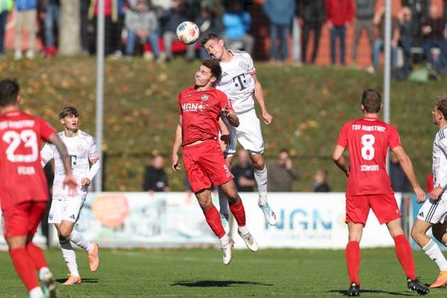 18 10 2025, xjcx, Men, Football, Season 2025 2026, Regionalliga Bayern, 14 Matchday TSV Aubstadt FC Bayern Muenchen II Max Grimm 9, TSV Aubstadt and David Heindl 4, FC Bayern München II Sulzfeld Schulstadion Aubstadt Bayern Germany