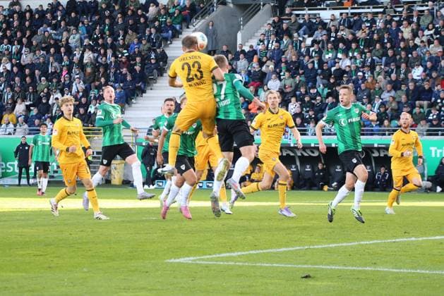 18 10 2025, xgrfx, Soccer 2 Bundesliga, Preußen Münster Dynamo Dresden v l Tor, Lars Bünning Dynamo Dresden DFL DFB REGULATIONS PROHIBIT ANY USE OF PHOTOGRAPHS as IMAGE SEQUENCES and or QUASI VIDEO Münster