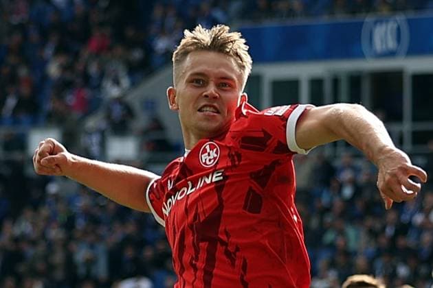 18 10 2025, xrekx, Fußball 2 Bundesliga, Karlsruher SC 1 FC Kaiserslautern v l Torjubel nach dem Tor zum celebrating the goal celebrate 0 2 durch Naatan Skyttä Skyttae 1 FC Kaiserslautern DFL DFB REGULATIONS PROHIBIT ANY USE OF PHOTOGRAPHS as IMAGE SEQUENCES and or QUASI VIDEO Karlsruhe
