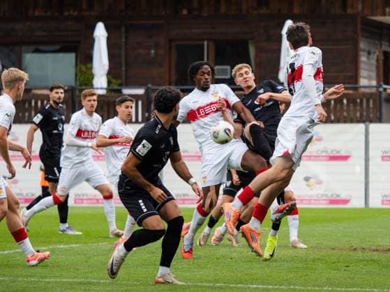 Dan Axel Zagadou VfB Stuttgart II, 43 saves corner from Jakob Tranziska 1 FC Schweinfurth, 17 GER, VfB Stuttgart II vs 1 FC Schweinfurth, Football, 3 Liga, 2025 2026 season, 18 10 2025 GER, VfB Stuttgart II vs 1 FC Schweinfurth, Football, 3 Liga, 2025 2026 season, 18 10 2025 Aspach Copyright: xEibner-Pressefoto CarstenxSchwerx EP_CSG