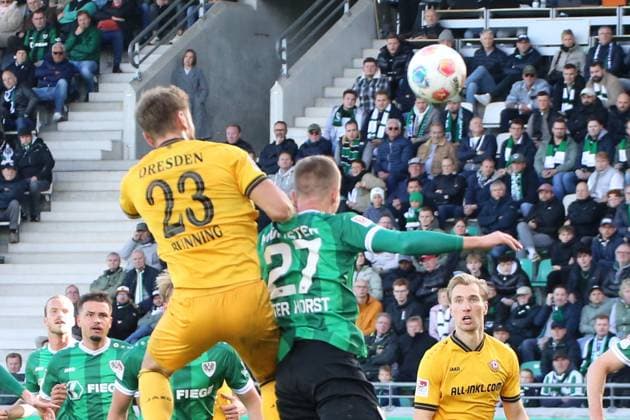 18 10 2025, xgrfx, Soccer 2 Bundesliga, Preußen Münster Dynamo Dresden v l Tor, Lars Bünning Dynamo Dresden DFL DFB REGULATIONS PROHIBIT ANY USE OF PHOTOGRAPHS as IMAGE SEQUENCES and or QUASI VIDEO Münster