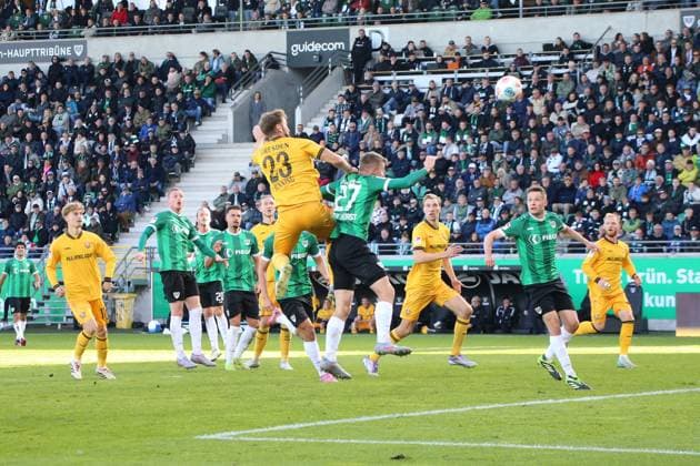 18 10 2025, xgrfx, Soccer 2 Bundesliga, Preußen Münster Dynamo Dresden v l Tor, Lars Bünning Dynamo Dresden DFL DFB REGULATIONS PROHIBIT ANY USE OF PHOTOGRAPHS as IMAGE SEQUENCES and or QUASI VIDEO Münster
