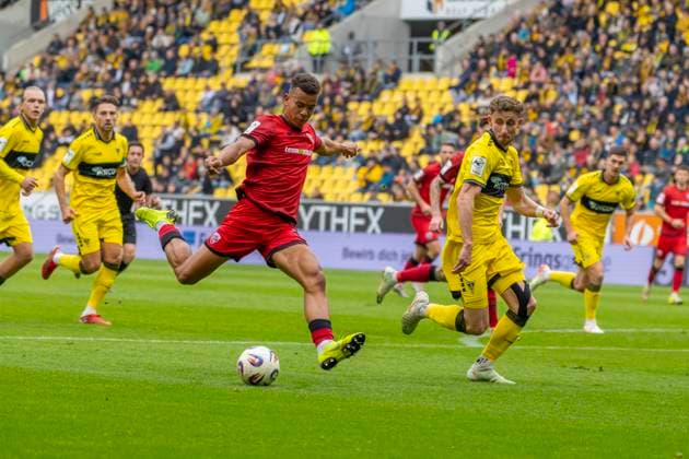 Aachen, Germany October 18, 2025 3 Liga 2025 2026 Alemannia Aachen vs FC Ingolstadt 04 In the picture from left in a duel Marcel Costly FCI and Felix Meyer Aachen DFB regulations prohibit any use of photographs as image sequences and or quasi video Tivoli Nordrhein Westfalen Copyright: xFotostandx xSchäferx