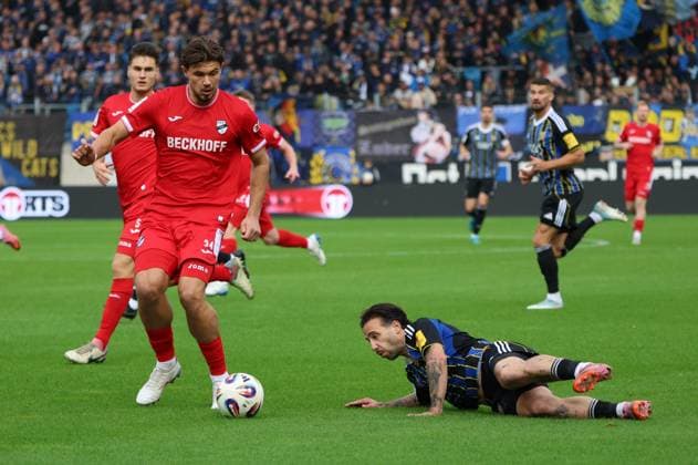 18 10 2025, Football, Men, 3 League, Season 2025 2026, 1 FC Saarbrücken SC Verl, Calogero Rizzuto 1 FC Saarbruecken , Fynn Otto SC Verl Saarbrücken Ludwigsparkstadion Saarland Germany EN Copyright: xSebastianxBachx