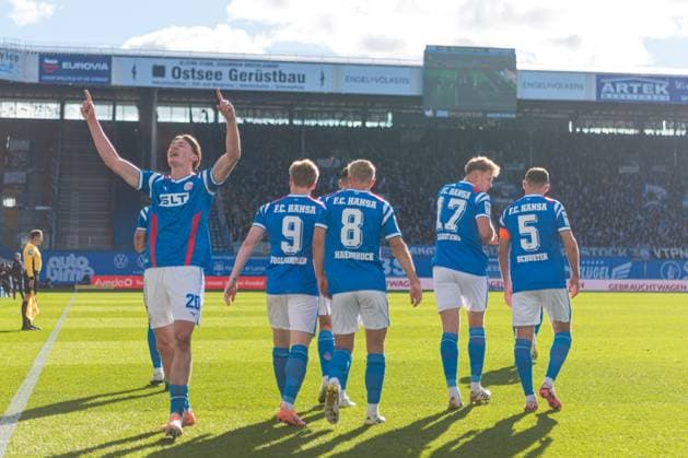 Rostock, Germany 18 October 2025 3 Liga 2025 2026 FC Hansa Rostock vs SV Wehen Wiesbaden In picture 1 v li Ryan Naderi Hansa Rostock cheers after his goal to 1 0 DFB regulations prohibit any use of photographs as image sequences and or quasi video Copyright: xFotostandx xVoelkerx