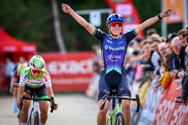 Dutch Lucinda Brand celebrates as she crosses the finish line to win the women s elite race of the Exact Cross Essen, stage 2 (out of 7) in the Exact Cross cyclocross competition, Saturday 18 October 2025, in Essen. DAVIDxPINTENS  x137155011x