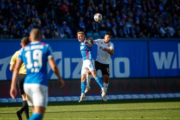 left Cedric Harenbrock Rostock vs Tarik Gözüsirin SVW GER, FC Hansa Rostock vs SV Wehen Wiesbaden, Soccer, Men, 3 Liga, Matchday 11, Season 2025 2026,18 10 2025 Rostock Ostseestadion Mecklenburg Vorpommern Germany