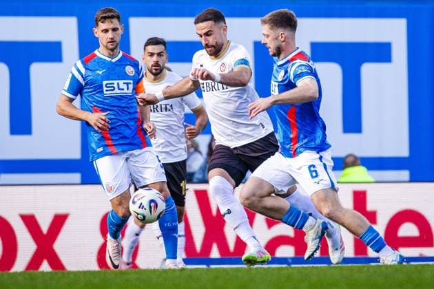 Soccer 3 Liga Hansa Rostock SV Wehen Wiesbaden 18 10 25, Marco Schuster HANSA , Fatih Kaya SVWW , Jonas Dirkner HANSA ,