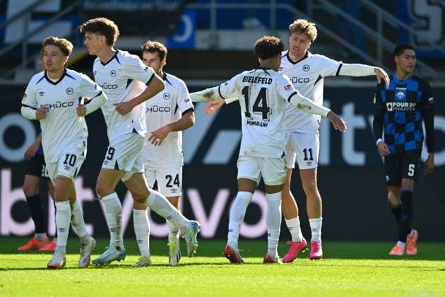 Paderborn, Home Deluxe Arena, 18 10 25, GER, Herren, 2 Bundesliga, Saison 2025 2026, SC Paderborn 07 DSC Arminia Bielefeld Bild Joel GRODOWSKI Bielefeld jubilates after his goal to 0 1 DFL regulations prohibit any use of photographs as image sequences and or quasi video NRW Germany