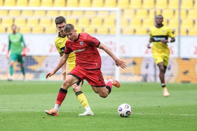 3 Liga Alemannia Aachen FC Ingolstadt 04 Gustav Christensen 24, FCI duel Battle for the ball 3 Liga FC Ingolstadt 04 Season 2025 2026 Alemannia Aachen