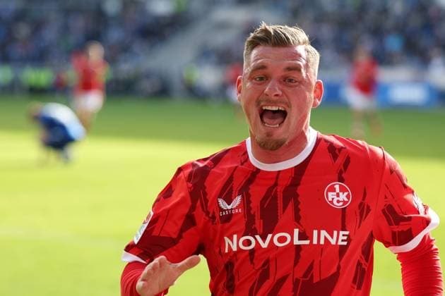 18 10 2025, xrekx, Fußball 2 Bundesliga, Karlsruher SC 1 FC Kaiserslautern v l Torjubel nach dem Tor zum celebrating the goal celebrate 2 3 durch Marlon Ritter 1 FC Kaiserslautern DFL DFB REGULATIONS PROHIBIT ANY USE OF PHOTOGRAPHS as IMAGE SEQUENCES and or QUASI VIDEO Karlsruhe