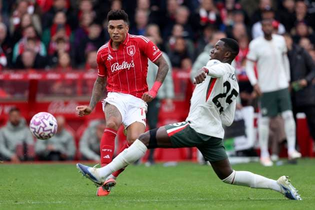 Nottingham Forest v Chelsea - Premier League Igor Jesus of Nottingham Forest and Moises Caicedo of Chelsea challenge during the Premier League match between Nottingham Forest and Chelsea at City Ground on October 18, 2025 in Nottingham, England. Nottingham City Ground England United Kingdom Copyright: xNealxSimpson Sportsphoto APLx 14138834