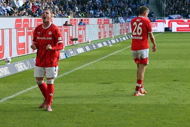 18 10 2025, xrekx, Fußball 2 Bundesliga, Karlsruher SC 1 FC Kaiserslautern v l Torjubel nach dem Tor zum celebrating the goal celebrate 2 3 durch Marlon Ritter 1 FC Kaiserslautern DFL DFB REGULATIONS PROHIBIT ANY USE OF PHOTOGRAPHS as IMAGE SEQUENCES and or QUASI VIDEO Karlsruhe
