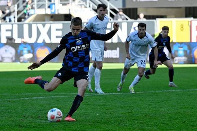 Paderborn, Home Deluxe Arena, 18 10 25, GER, Herren, 2 Bundesliga, Saison 2025 2026, SC Paderborn 07 DSC Arminia Bielefeld Bild Filip BILBIJA Paderborn macht das Tor zum 3 2 DFL regulations prohibit any use of photographs as image sequences and or quasi video NRW Germany