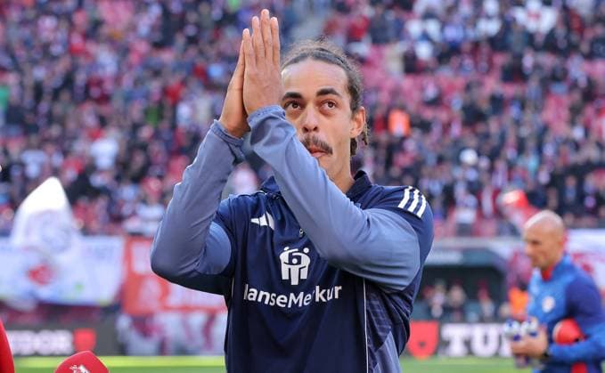 official farewell Yussuf Poulsen action upper body Sport Football Soccer DFL Bundesliga Men 7 Matchday Season 2025 2026 18 10 2025 Rasen Ballsport RB Leipzig RBL vs Hamburger SV HSV at RedBull Arena DFL regulations prohibit any use of photographs as image sequences and or quasi video