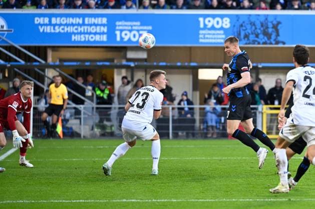 Paderborn, Home Deluxe Arena, 18 10 25, GER, Herren, 2 Bundesliga, Saison 2025 2026, SC Paderborn 07 DSC Arminia Bielefeld Bild Steffen TIGGES Paderborn macht das Tor zum 4 2 DFL regulations prohibit any use of photographs as image sequences and or quasi video NRW Germany