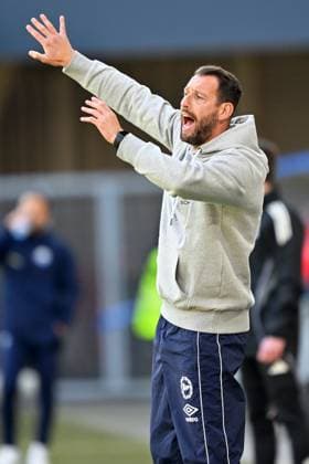 Paderborn, Home Deluxe Arena, 18 10 25, GER, Herren, 2 Bundesliga, Saison 2025 2026, SC Paderborn 07 DSC Arminia Bielefeld Bild Trainer Michel KNIAT Bielefeld DFL regulations prohibit any use of photographs as image sequences and or quasi video NRW Germany