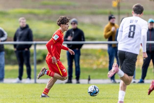 Football, Season 2025 2026, U19 Juniors DFB Nachwuchsliga, Sportplatz Albeck, 9 Matchday, SSV Ulm 1846 Football U19 FC Augsburg U19 5 4, 18 10 2025 18 10 2025, Football, Season 2025 2026, U19 Juniors DFB Nachwuchsliga, Sportplatz Albeck, 9 Matchday, SSV Ulm 1846 Football U19 FC Augsburg U19 5 4, 20 David Cömert FC Augsburg U19 Photo Lucca Fundel Albeck Sportplatz Albeck Baden Württemberg Germany