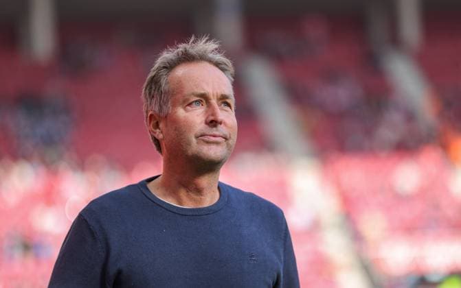 DEU, Mainz, FSV Mainz 05 vs Bayer Leverkusen, Bundesliga, DFB, MEWA Arena, Matchday 7, in picture Kasper Hjulmand Coach Bayer Leverkusen DFB DFL REGULATIONS PROHIBIT ANY USE OF PHOTOGRAPHS AS IMAGE SEQUENCES AND OR QUASI VIDEO, 18 10 2025 Copyright: HMBxMedia HendrikxHamelau