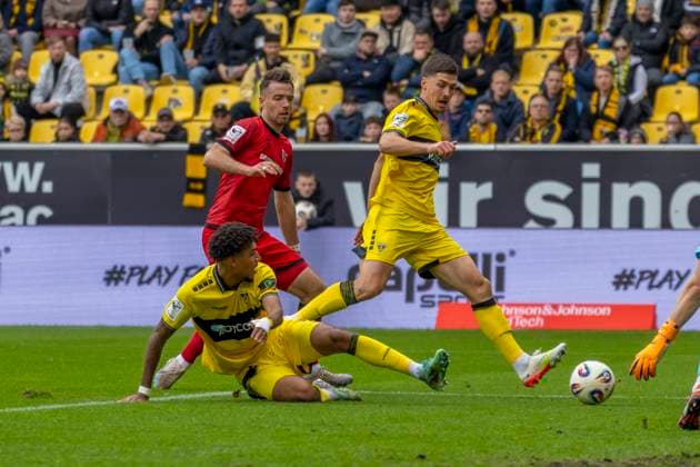 Aachen, Germany October 18, 2025 3 Liga 2025 2026 Alemannia Aachen vs FC Ingolstadt 04 In the picture from left Max Besuschkow FCI with the chance to score 0 1 DFB regulations prohibit any use of photographs as image sequences and or quasi video Tivoli Nordrhein Westfalen Copyright: xFotostandx xSchäferx